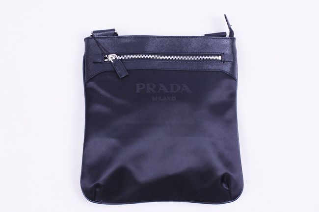 PRADA 2013新款低調時尚感斜跨包