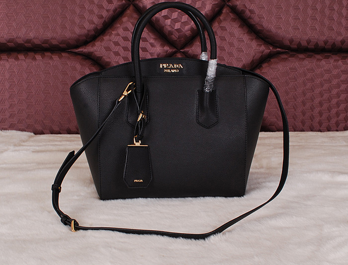 Prada專櫃新款手提包 最美時尚包