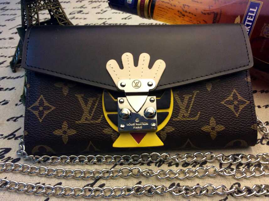 Louis Vuitton空間寬敞的Chain錢包(部落族面具設計)