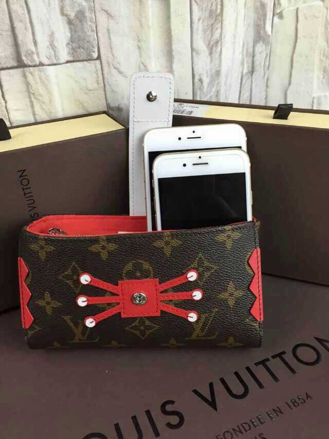 Louis Vuitton 最適合裝載您的智慧手機 小皮包(大)