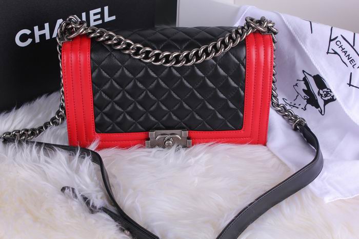 Chanel新款頂級時尚斜跨包-時尚名媛熱愛款