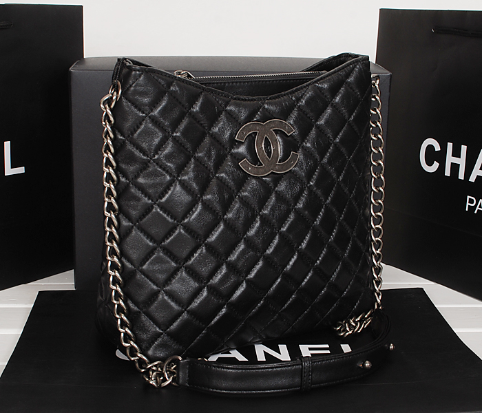 Chanel 新款斜跨包 極致美感 搶購中