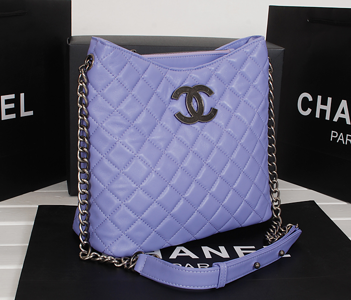 Chanel 新款斜跨包 極致美感 搶購中