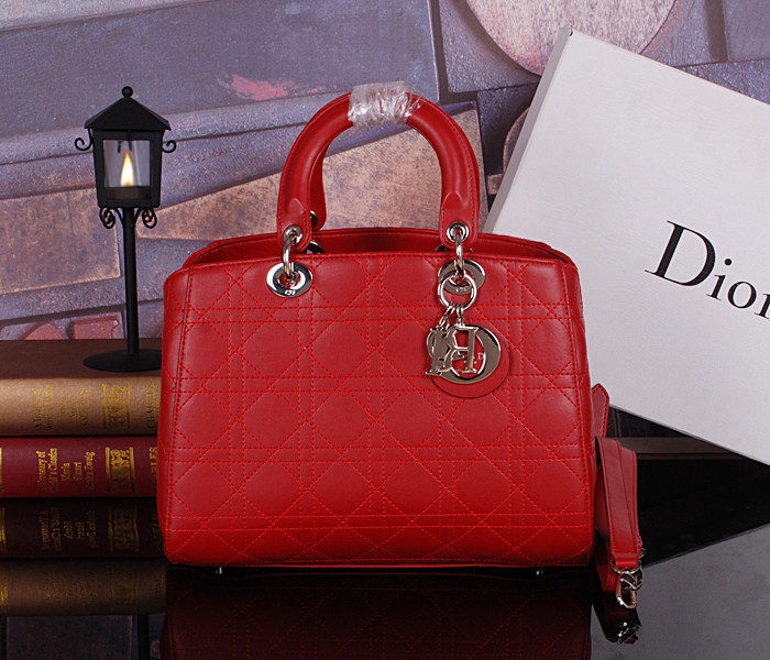 今年妳一定要擁有Dior這款手提包