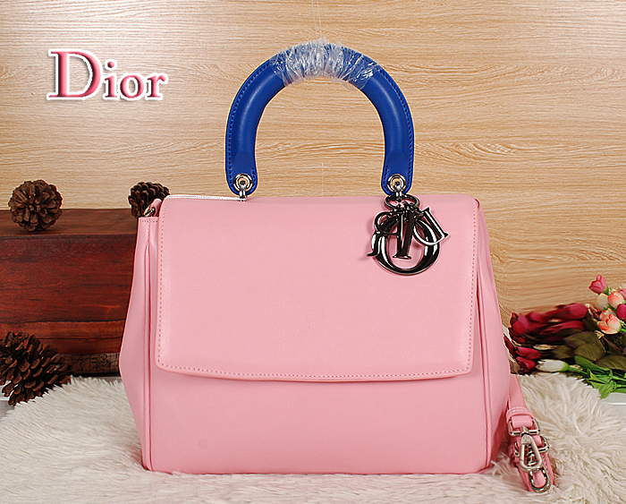 Dior專櫃新款手提包 絕對亮眼
